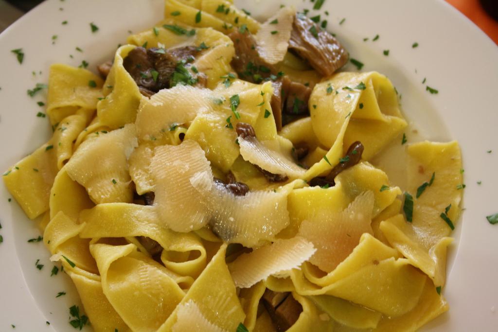 Hotel Ristorante Il Pino คิอูซี ภายนอก รูปภาพ
