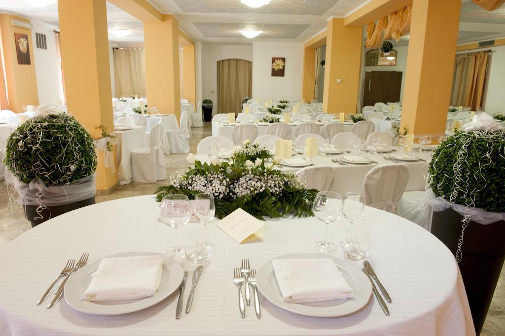Hotel Ristorante Il Pino คิอูซี ภายนอก รูปภาพ