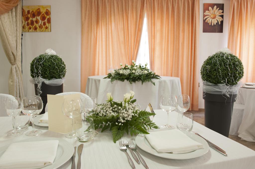 Hotel Ristorante Il Pino คิอูซี ภายนอก รูปภาพ
